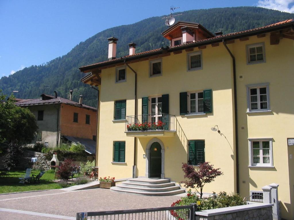 Aparthotel Casa Tomaselli à Pellizzano Extérieur photo